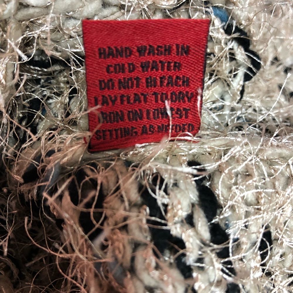 Red sweater - Picture 5 of 6